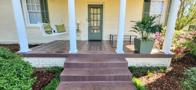 Building Photo - 3135 Montezuma Rd