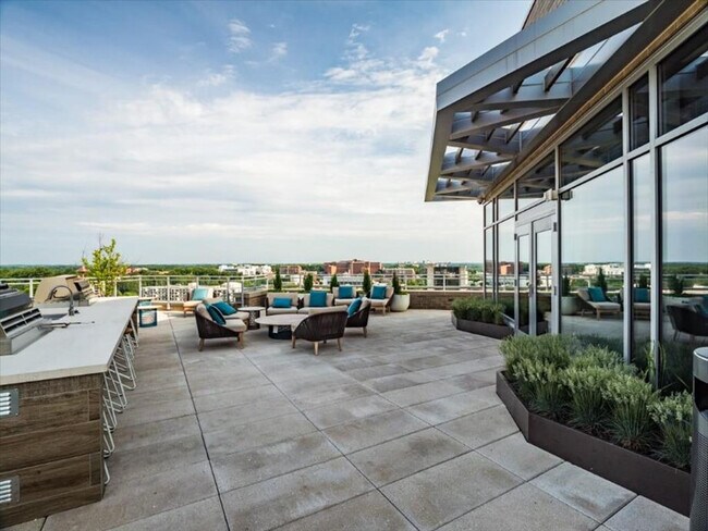 Building Photo - 4836 Rugby Ave