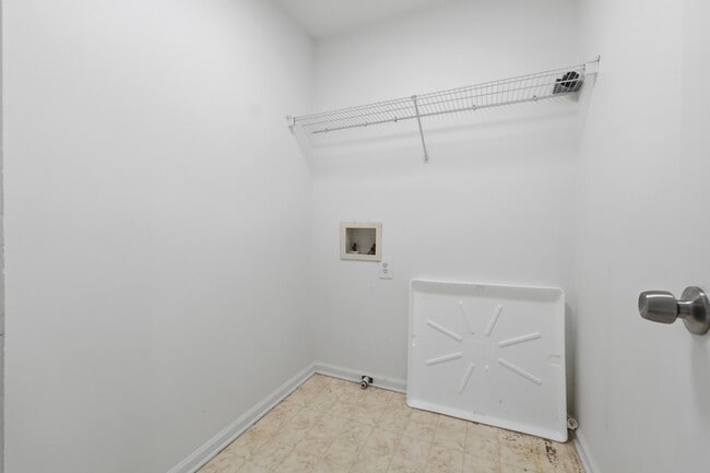 Building Photo - Spacious Renovated Home on a Quiet Cul-de-Sac Single-family · Professionally managed · Move-in ready