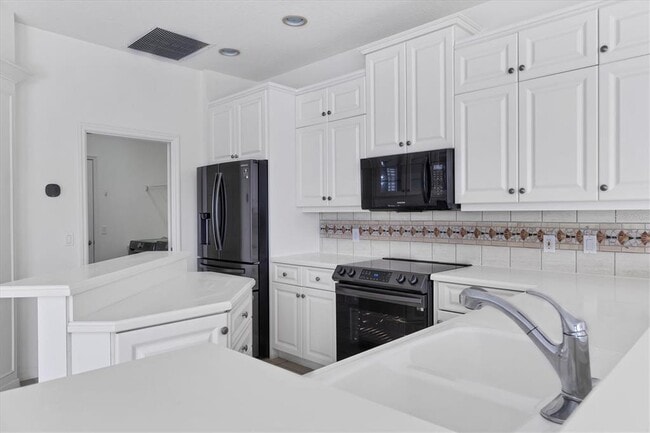 Building Photo - 8501 Park Shore Ln