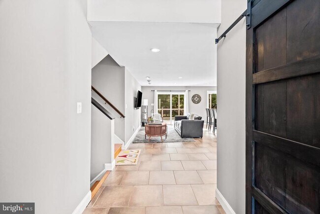 Building Photo - 6 Hounds Hollow Ct