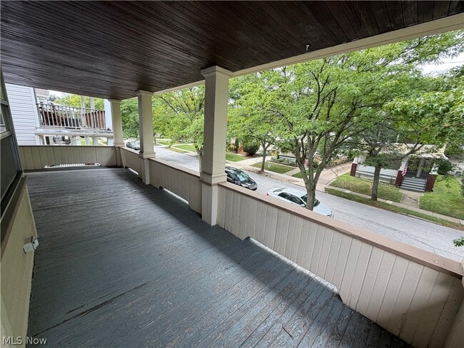 Building Photo - 1605 Larchmont Ave