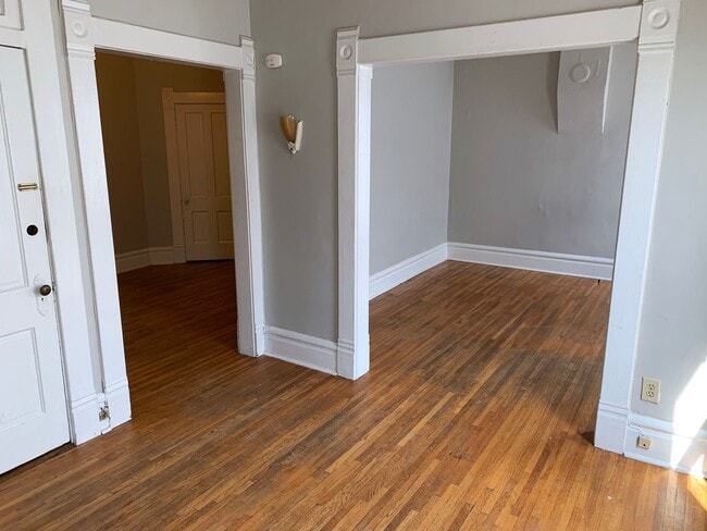 Building Photo - 248 1/2 W 5th Ave