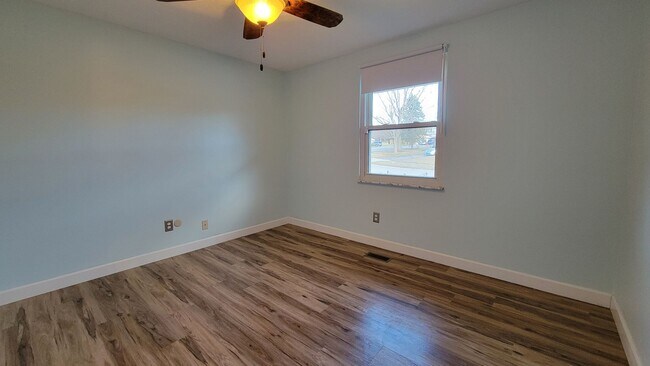 Building Photo - 7611 Blossomview Ct. - 3 bedroom 2 bath ra...
