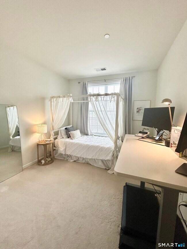 Building Photo - 414 Center Meadow Ln