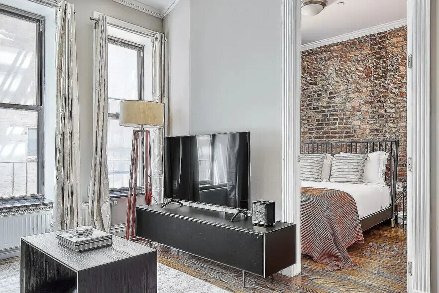 Building Photo - 227 E 82nd St