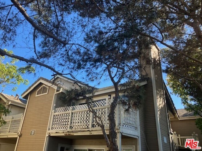 Building Photo - 3851 Amberly Dr