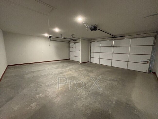 Building Photo - 1908 Charles St