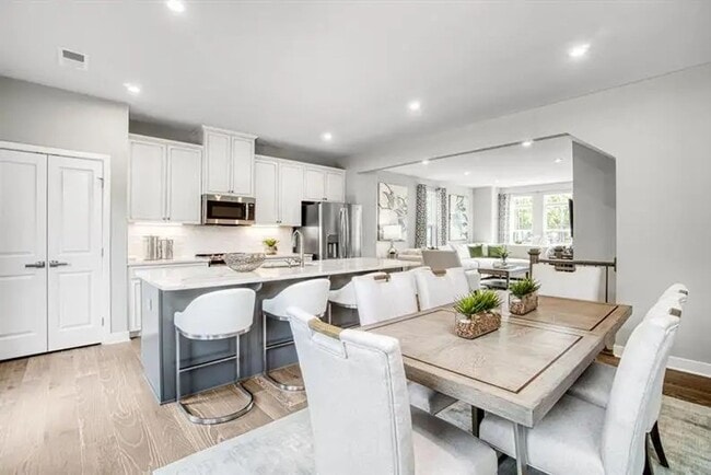 Building Photo - Stunning Luxury 4BR 3BA Home w/ Granite Island • Remodeled Kitchen • 2-Car Garage in Charlotte