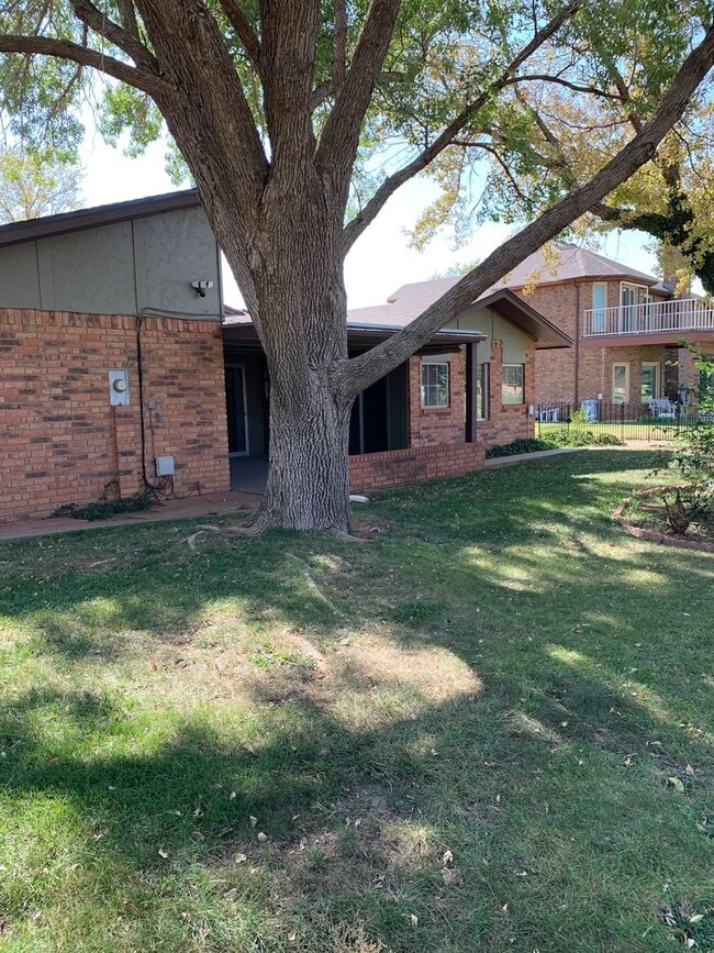 Building Photo - 1800 Colonial Pkwy