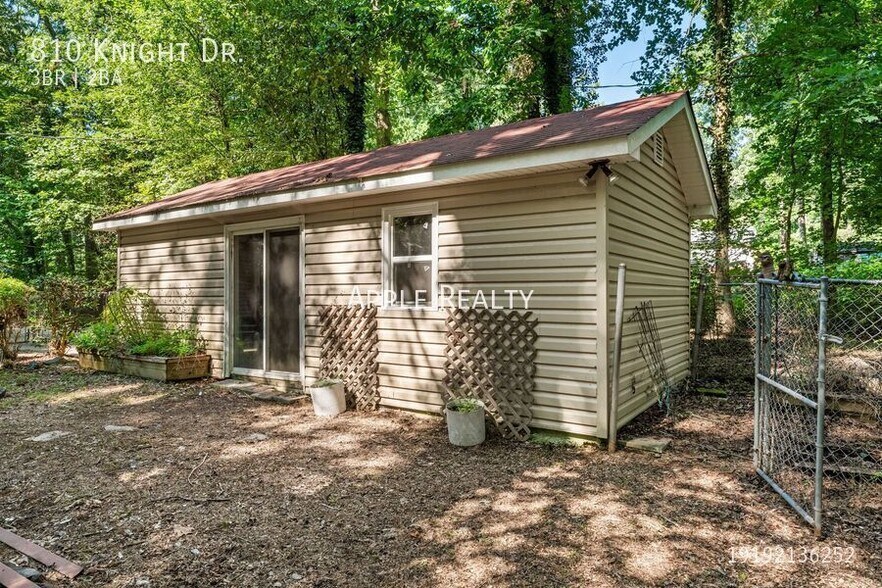 Building Photo - 810 Knight Dr
