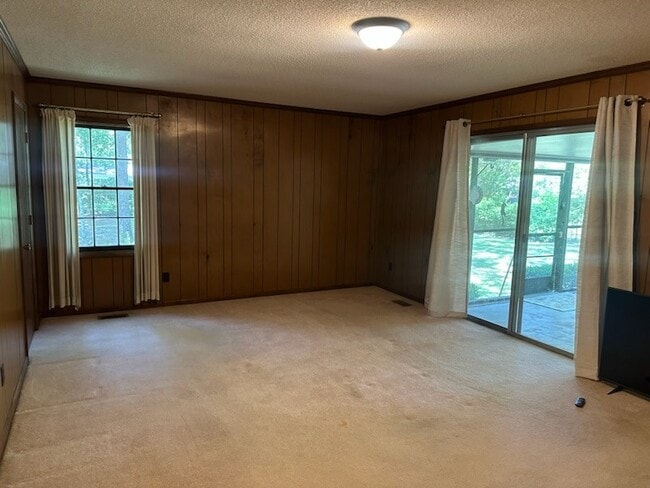 Building Photo - 2118 Wimbledon Dr