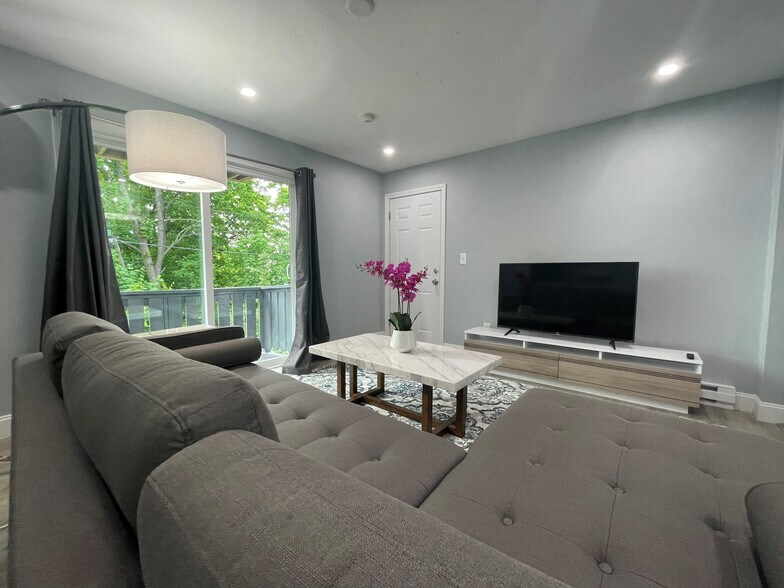 Building Photo - 33 Everard St