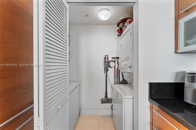 Building Photo - 253 NE 2nd St