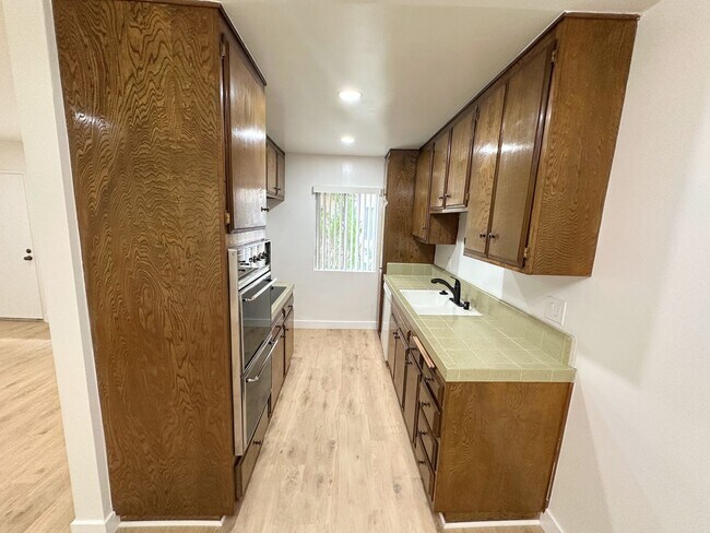Building Photo - Vintage & Gorgeous 1bd/1ba unit in Sherman...
