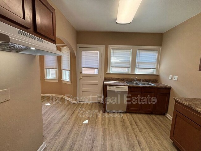 Building Photo - 307 N E St