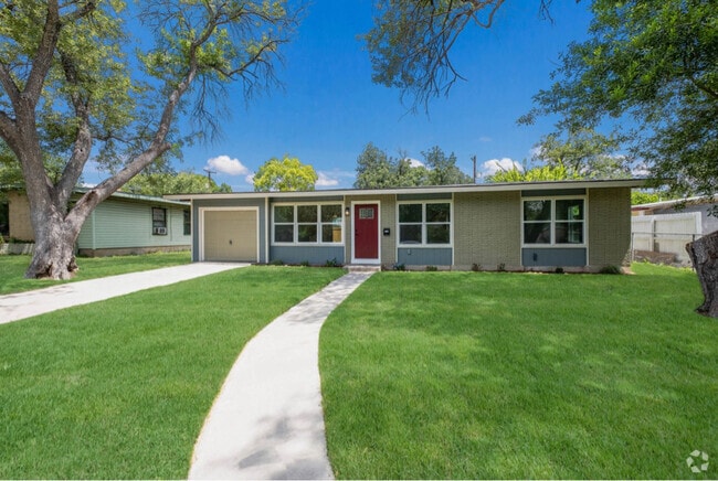Building Photo - 523 Gilbert Ln