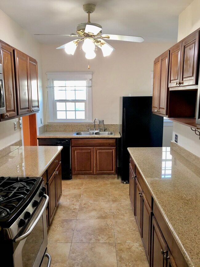 Building Photo - 202 S New Hampshire Ave