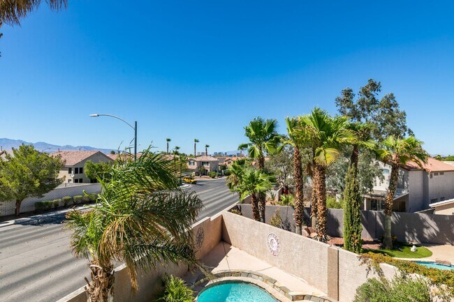 Building Photo - BEAUTIFUL POOL HOME W/RV