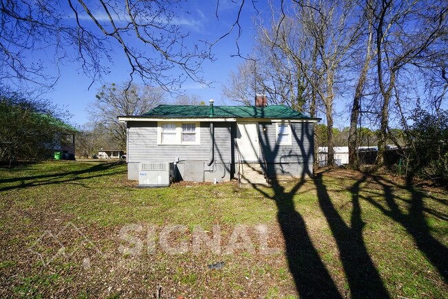 Building Photo - 7837 Churchill Dr