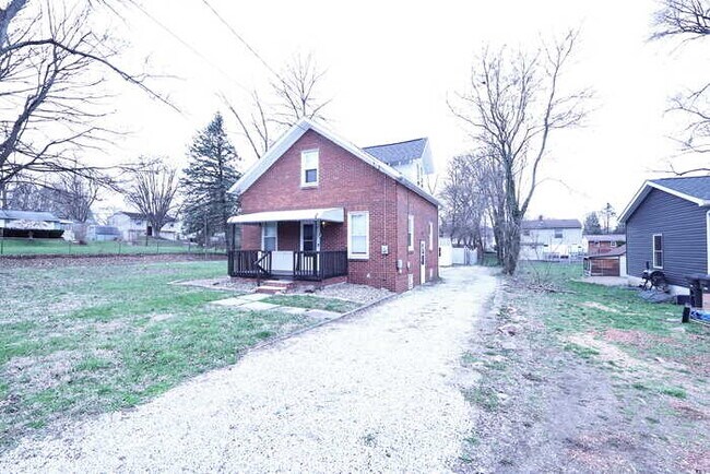 Building Photo - 1445 Woodbirch Ave