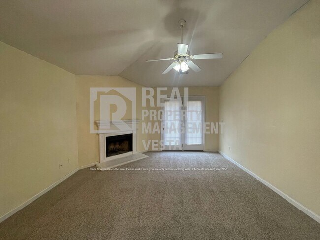 Building Photo - 451 Crabapple Pl