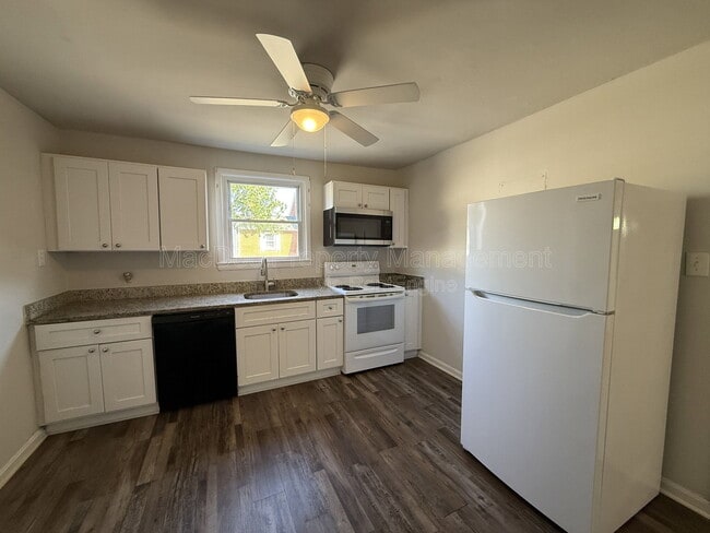 Building Photo - 1500 Airport Ave