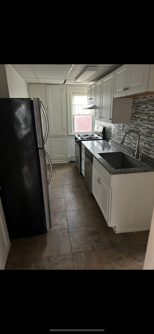 Primary Photo - 130 N Oakland Ave