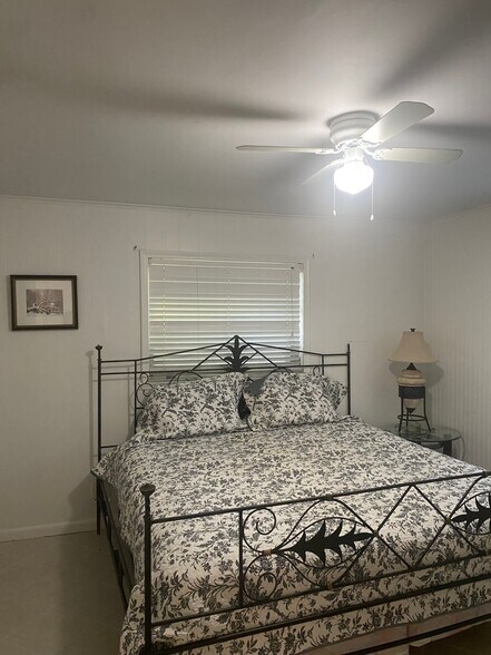 Building Photo - 115 Palamino Cir
