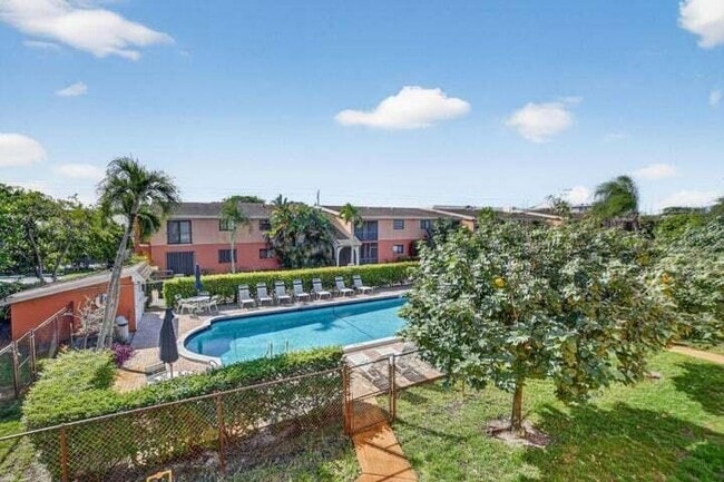 Building Photo - 50 SE 12th St