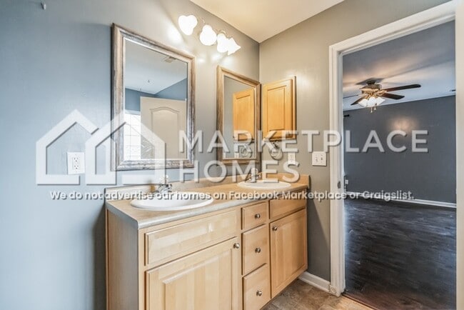 Building Photo - 15820 Flat Rock Ct NW
