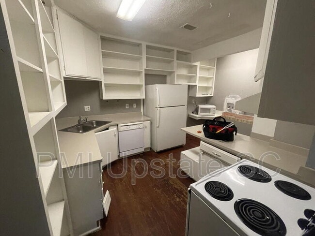 Building Photo - 181 N Fairview Ave