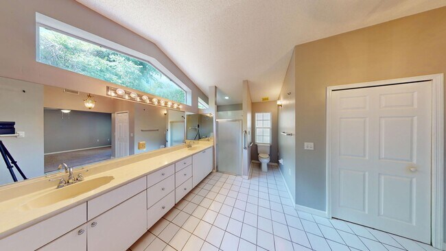 Building Photo - Large 3 bedroom 2 bath home in Deltona wit...