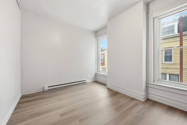 Building Photo - 113 N 13th St