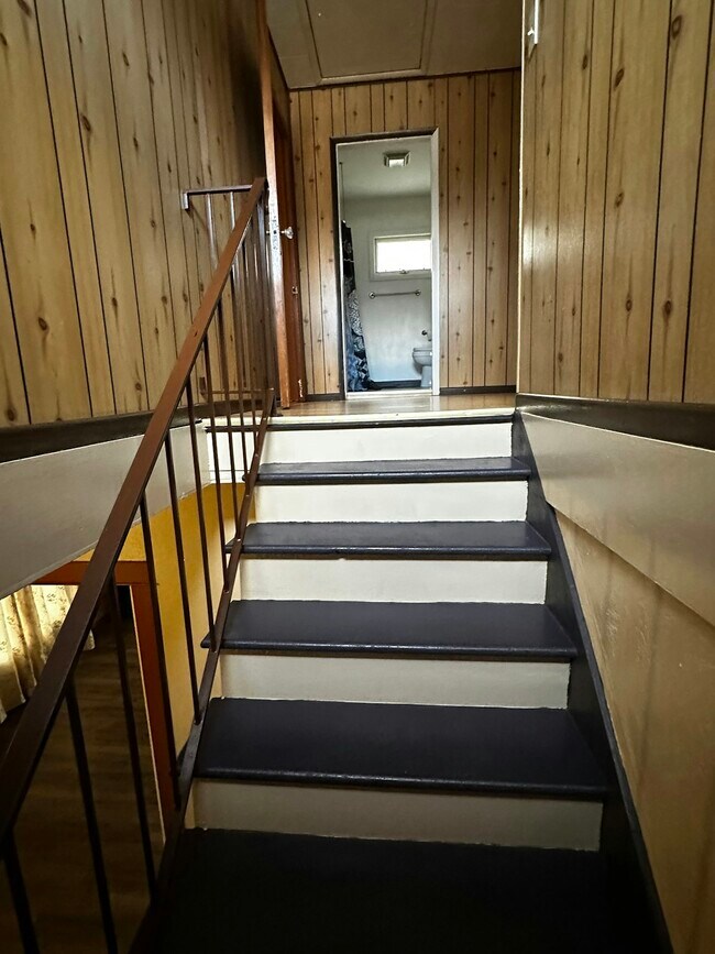 Building Photo - 240 E Main St