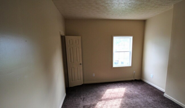 Building Photo - 2115 Bradley Ave