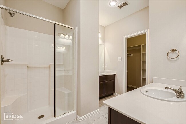 Building Photo - 1308 Lakecrest Ln