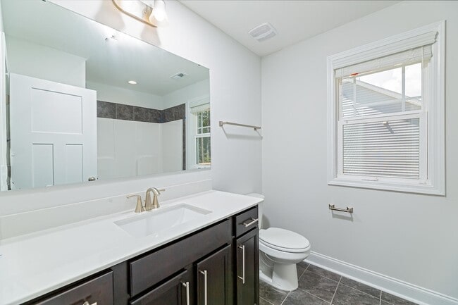 Building Photo - 587 Foothills St