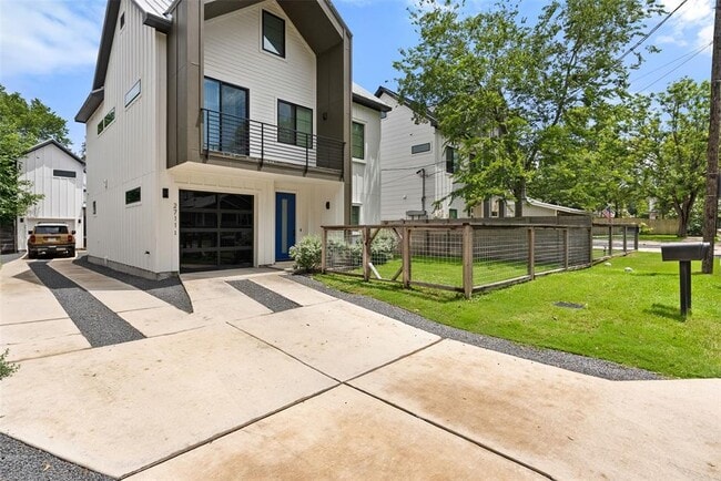 Building Photo - 2711 Stacy Ln