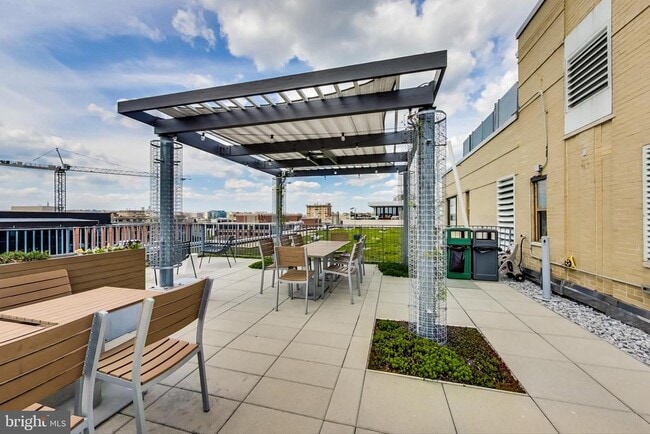 Building Photo - 1 Scott Cir NW