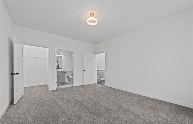 Building Photo - 621 44th St