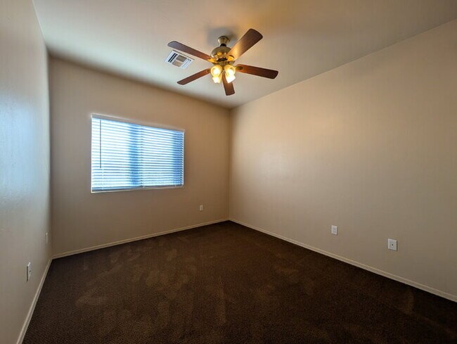 Building Photo - Beautiful home, close to Walmart, Sprouts and much more.