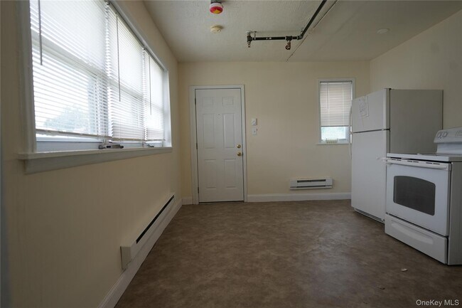 Building Photo - 488 Nassau Rd