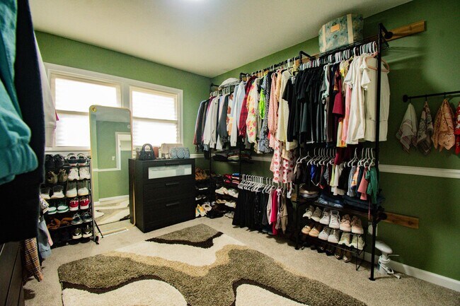 Building Photo - Coming Soon! 4 Bedroom 2 Bathroom Home: Pets Okay!