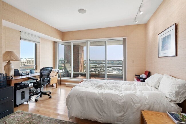 Building Photo - 197 8th St