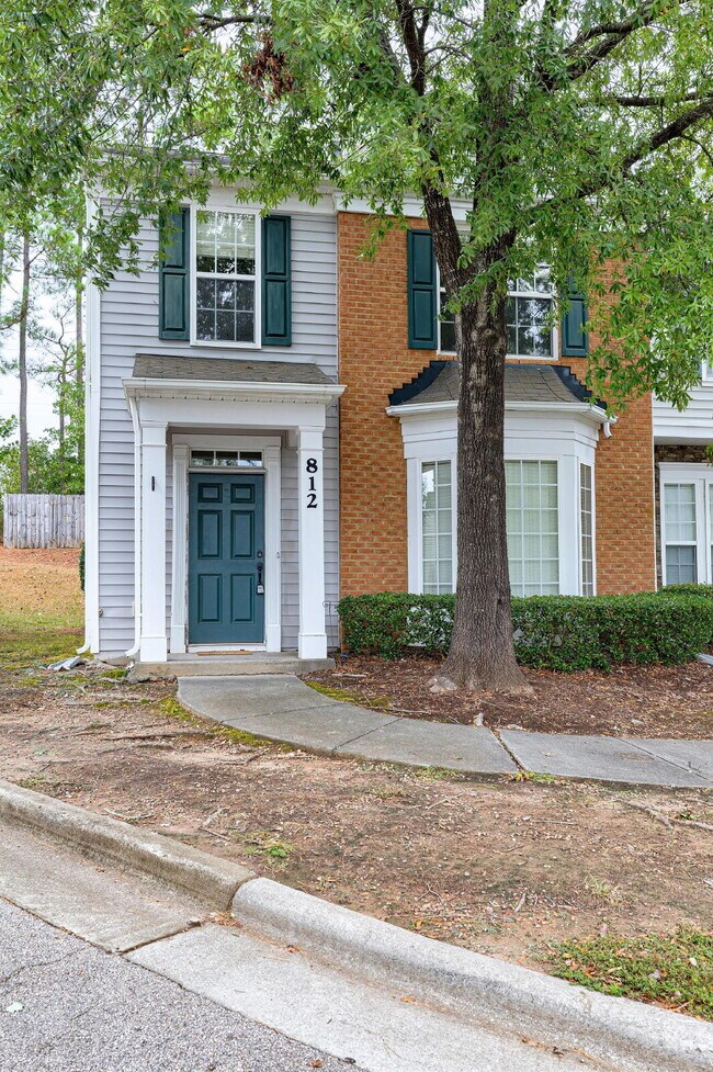 Building Photo - 812 Walnut Woods Dr