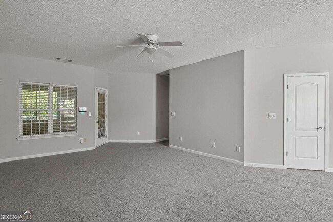 Building Photo - 935 City Park Dr