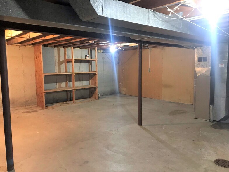 Building Photo - 2841 Coolidge St
