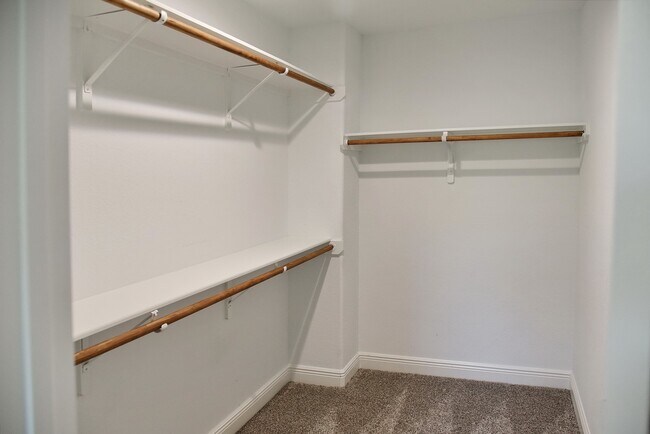 Building Photo - 5046 Van Fleet St