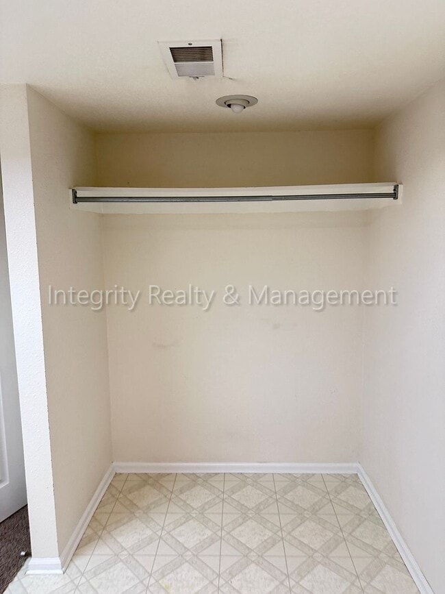 Building Photo - 1041 W Laurenwood Ln